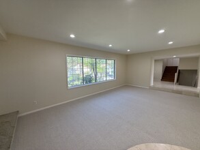 2716 Ridgepine Dr in Montrose, CA - Building Photo - Building Photo