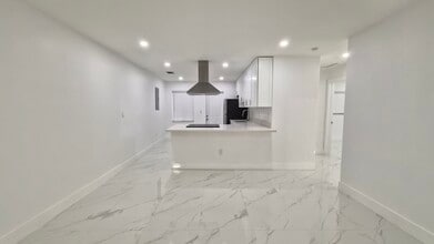 1825 Scott St, Unit 1827 in Hollywood, FL - Foto de edificio - Building Photo