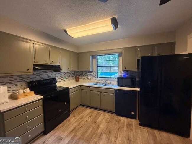 619 Olmstead Dr in Hinesville, GA - Foto de edificio - Building Photo