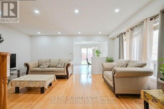 21 Riverplace Crescent in Brampton, ON - Building Photo - Building Photo
