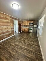 525 E Omaha St in Rapid City, SD - Building Photo