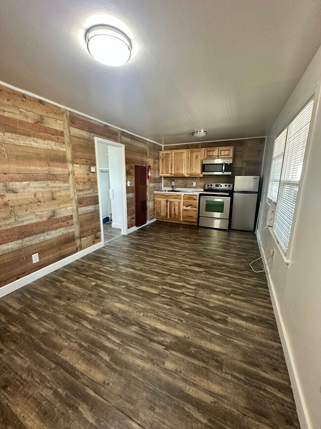 property at 525 E Omaha St