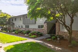Cascade Vista in Portland, OR - Foto de edificio - Building Photo