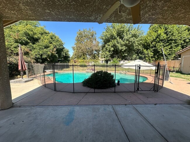 2409 N Linda Vista St in Visalia, CA - Building Photo - Building Photo
