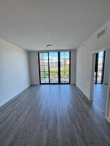 160 NW 27th St, Unit A2 in Miami, FL - Building Photo