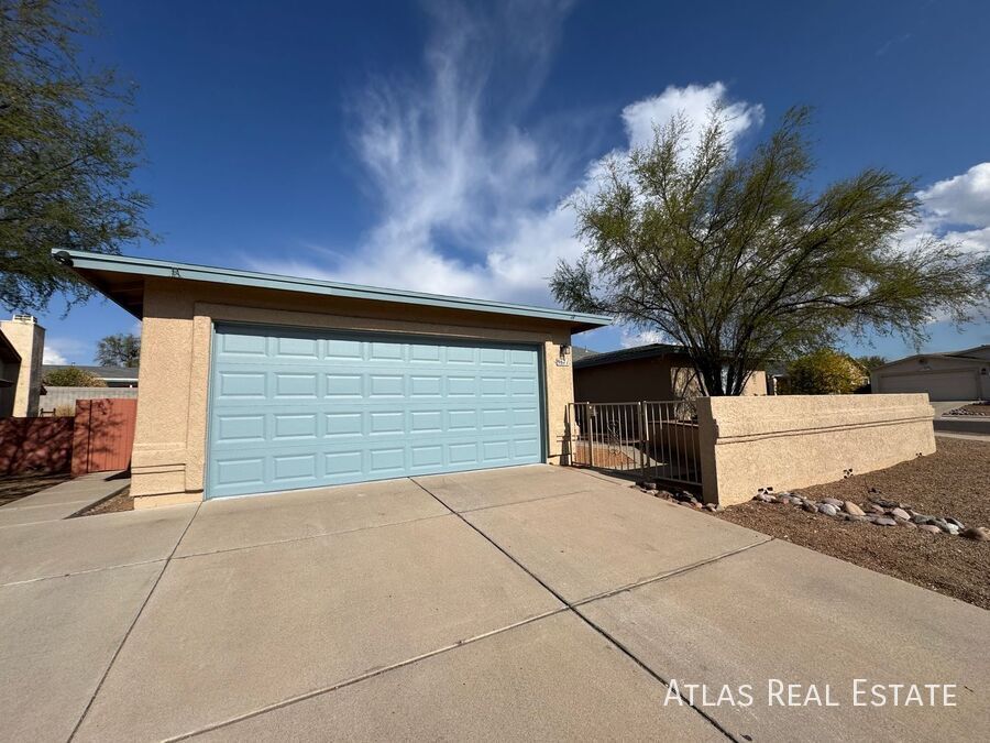 9671 E Azuma Way in Tucson, AZ - Building Photo