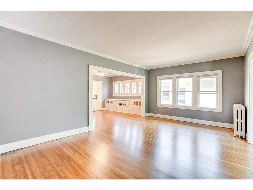3331 Emerson Ave S in Minneapolis, MN - Building Photo
