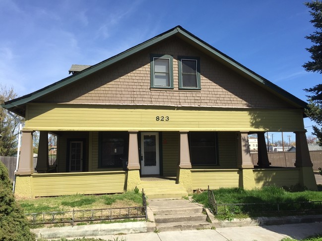 823 Taylor St in Medford, OR - Building Photo - Building Photo