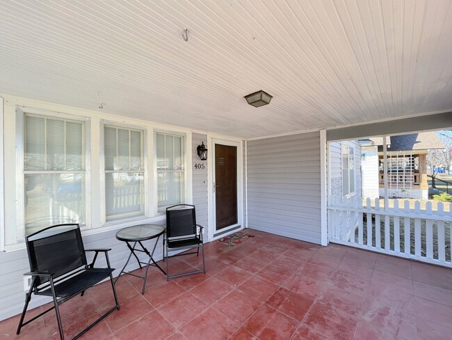 405 Crescent Blvd in Hutchinson, KS - Building Photo - Building Photo