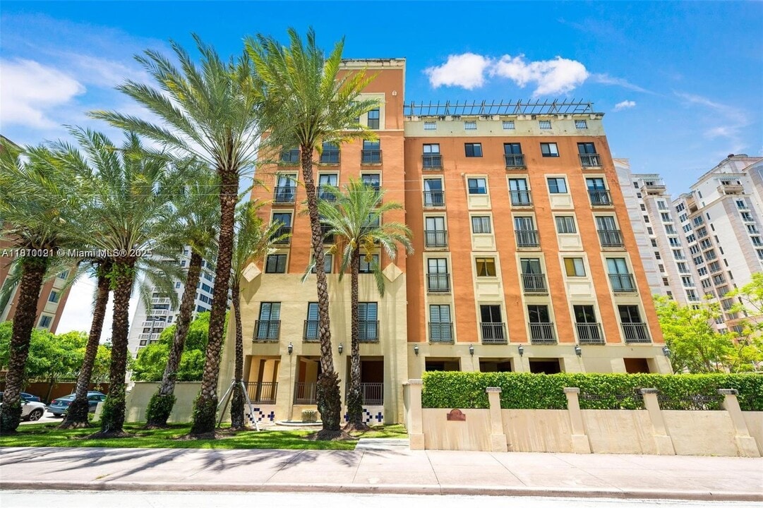 671 Biltmore Way in Coral Gables, FL - Building Photo