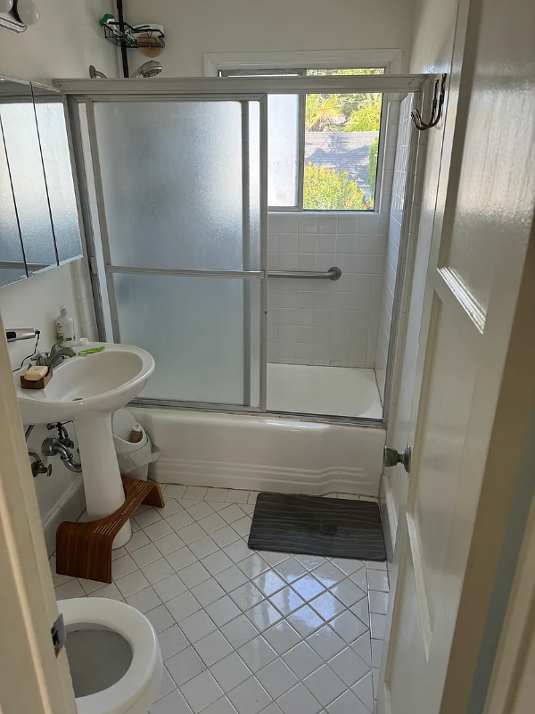 property at 927 Venezia Ave