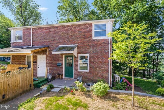 property at 2444 S Oakland St