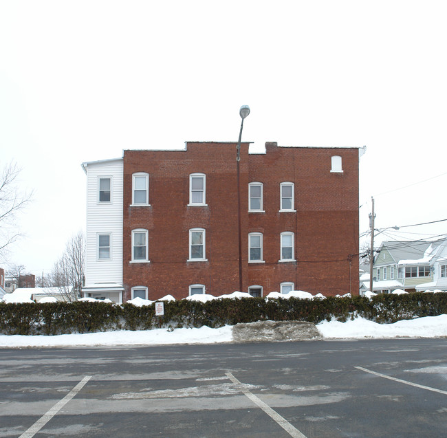 25 Gilbert St in Mechanicville, NY - Building Photo - Building Photo