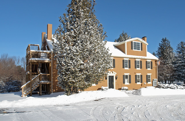 20 Oak Grove Ave in Bath, ME - Foto de edificio - Building Photo