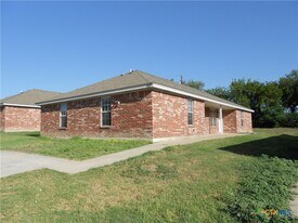 809 E Ave I in Lampasas, TX - Building Photo