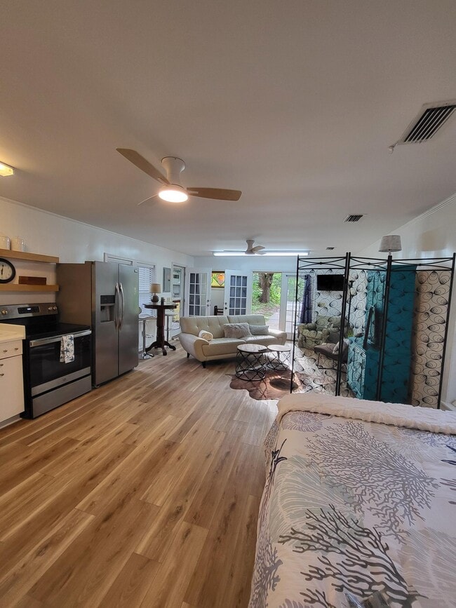 property at 206 S 17th St