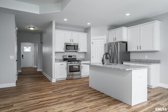 5302 Addyson Dr in Bettendorf, IA - Building Photo - Building Photo