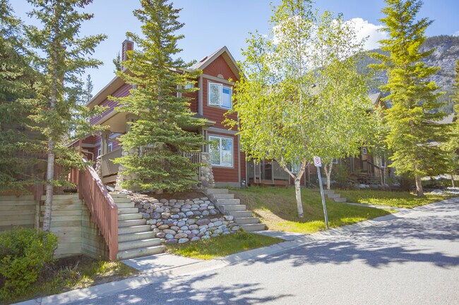 19 Sundance Crt in Banff, AB - Building Photo - Building Photo
