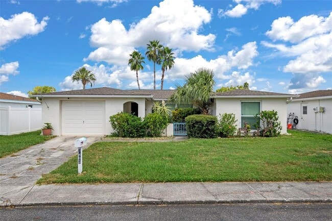 7403 Populus Dr in Port Richey, FL - Building Photo - Building Photo