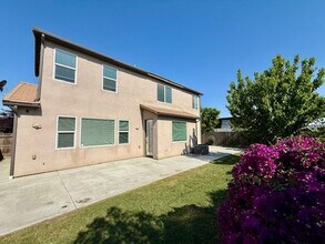 2160 N Stokes Ct in Visalia, CA - Building Photo - Building Photo