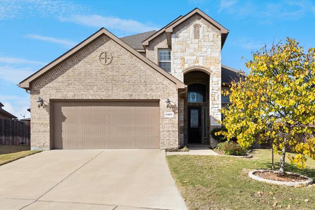 5805 Canyon Oaks Ln in Fort Worth, TX - Building Photo