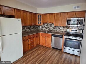 813 Red Lion Rd in Philadelphia, PA - Building Photo - Building Photo