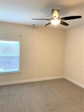 555 Hampshire Dr in Lewisville, TX - Foto de edificio - Building Photo