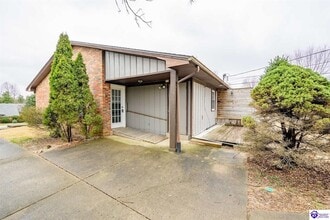 1615 Catalpa Rd in Radcliff, KY - Building Photo - Building Photo
