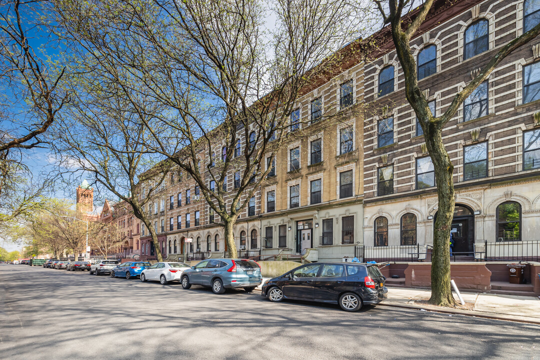 246 Madison St in Brooklyn, NY - Foto de edificio