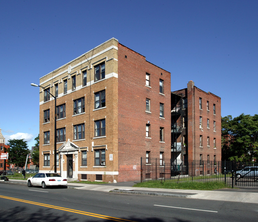 296 Hudson St in Hartford, CT - Building Photo