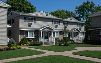 Fairfield Townhouses At Babylon Village Apartments