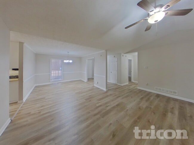 555 N Oakland Cir in Mcdonough, GA - Building Photo - Building Photo