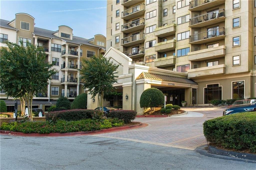 795 Hammond Dr in Atlanta, GA - Building Photo