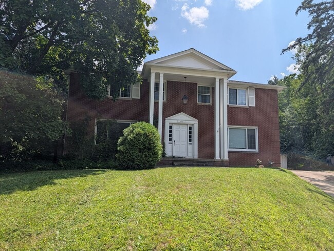 8983 Highland Dr in Brecksville, OH - Building Photo - Building Photo