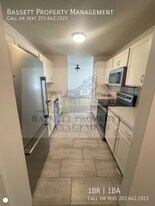 30 Stoneycrest Dr in Middletown, CT - Building Photo