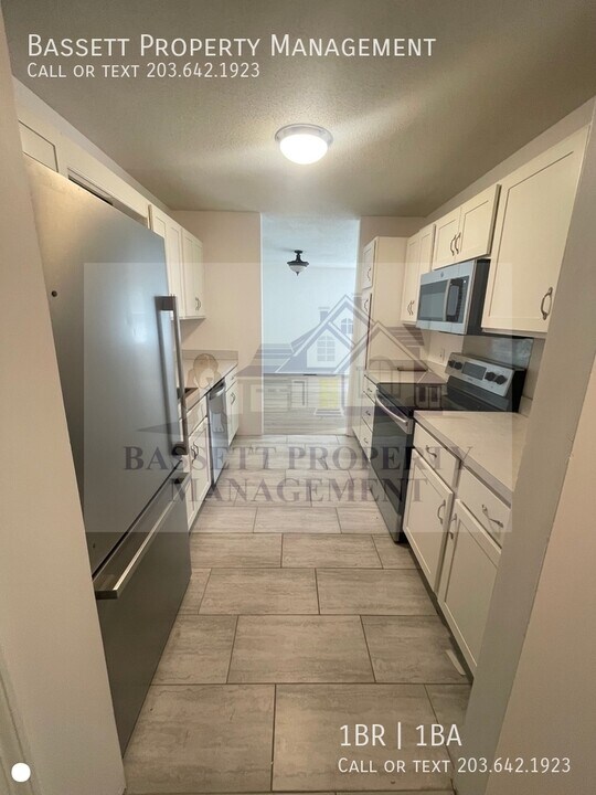 30 Stoneycrest Dr in Middletown, CT - Building Photo