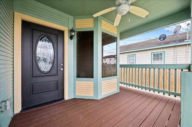 708 E 32nd St in Houston, TX - Foto de edificio - Building Photo