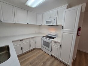 402 Cedar St in El Cajon, CA - Building Photo - Building Photo