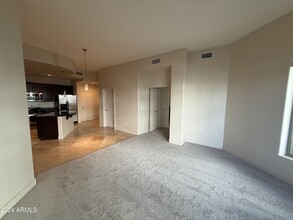 945 E Playa Del Norte Dr in Tempe, AZ - Building Photo - Building Photo