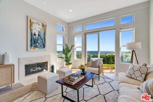 6412 Lunita Rd in Malibu, CA - Building Photo