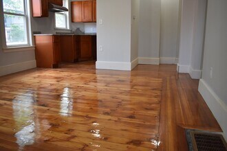 58 Broad St, Unit 1 in Lynn, MA - Building Photo - Building Photo