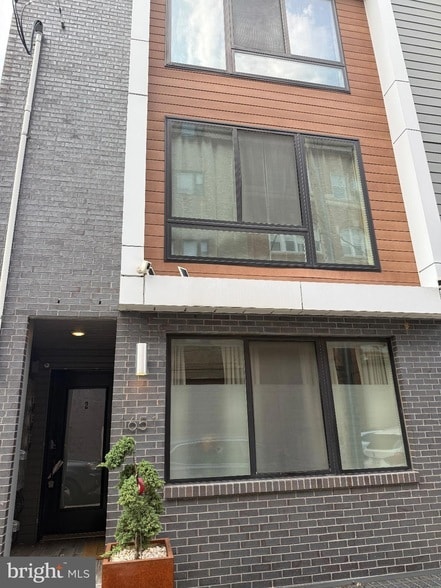 1651 E Eyre St in Philadelphia, PA - Foto de edificio - Building Photo