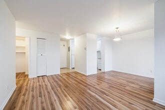 Place Des Vosges in Cote-St-Luc, QC - Building Photo - Interior Photo