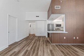 1250 S Miami Ave, Unit 815 in Miami, FL - Building Photo - Building Photo