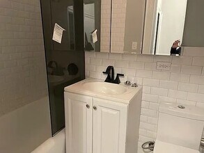 231 E 4th St in New York, NY - Building Photo - Building Photo