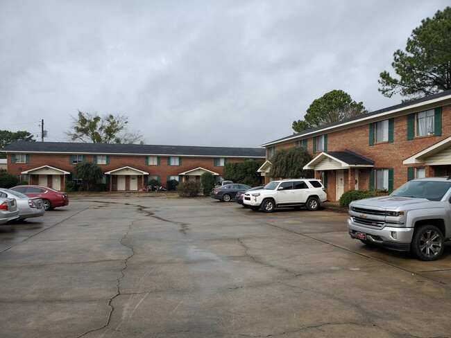 Townhomes@2001 in Anniston, AL - Building Photo - Building Photo