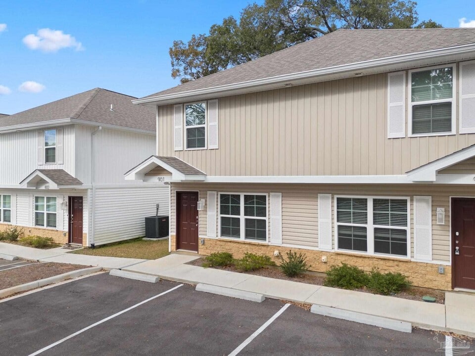 9906 Holsberry Rd in Pensacola, FL - Building Photo