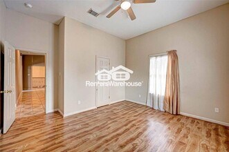 5027 Creekmont Dr, Unit 1110 in Houston, TX - Building Photo - Building Photo