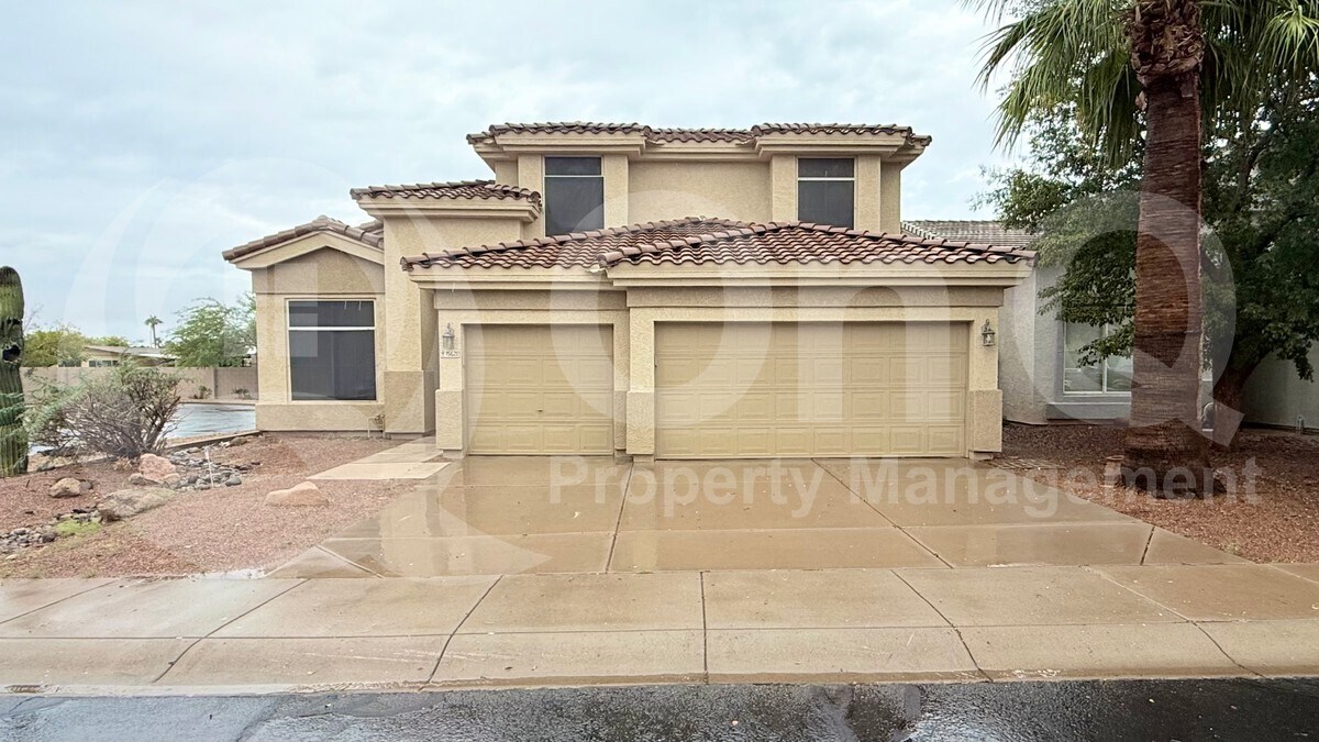 15620 N 14th Dr in Phoenix, AZ - Building Photo