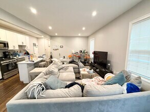 91 Hillside St, Unit 1 in Boston, MA - Foto de edificio - Building Photo